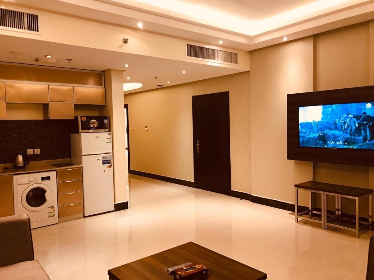 Makarem -
